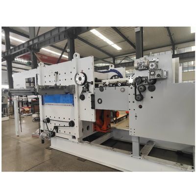 Máquina de corte a moagem para produção de caixas de cartão onduladas na linha de embalagem de bebidas