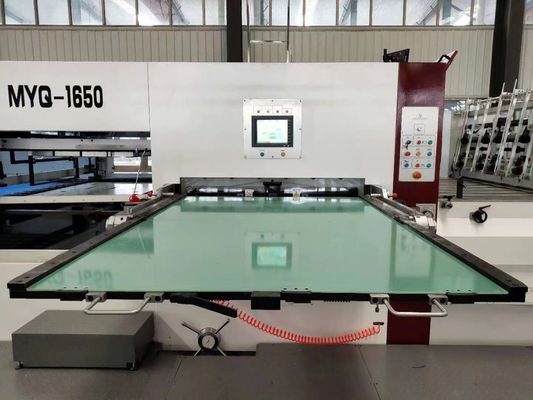 Máquina automática de corte e esboçamento de matriz para caixas de cartão ondulado