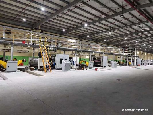 4500 KG Linha de produção de cartão ondulado de alta velocidade de 3 camadas para embalagens eficazes
