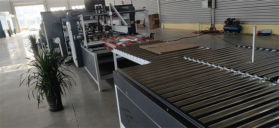Máquina de colagem de cartão ondulado de 13000 kg para operação suave