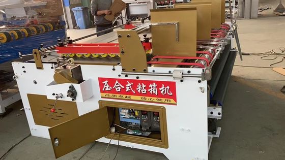 Máquina semi-automática de colagem de pastas para a formação de papel e produção de caixas de cartão