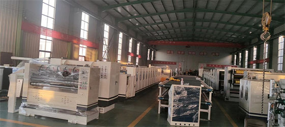 12.5KW Servo motor principal de condução Linha de produção de cartão ondulado de três plissas para caixas